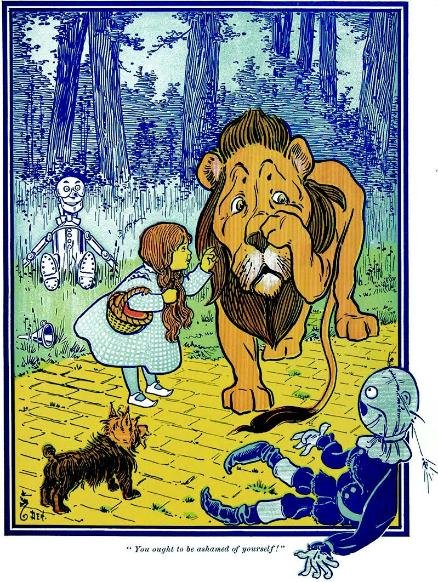 William Wallace Denslow, The Wonderful Wizard of Oz, 1900. La Dorothy creata da Denslow è una bambina di sei anni. Il disegnatore delle successive storie ne fa una ragazza sui dieci anni